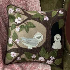 Ollie and Olivia - Finished Size: 16” x 16” | KLDesignsOnline.com | KL Designs by Karen Yaffe | Hand Designed Wool Appliqué Patterns by Karen Yaffe